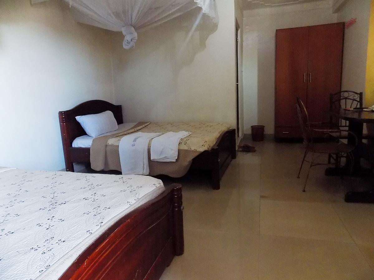 G-One Hotel Kampala Luaran gambar
