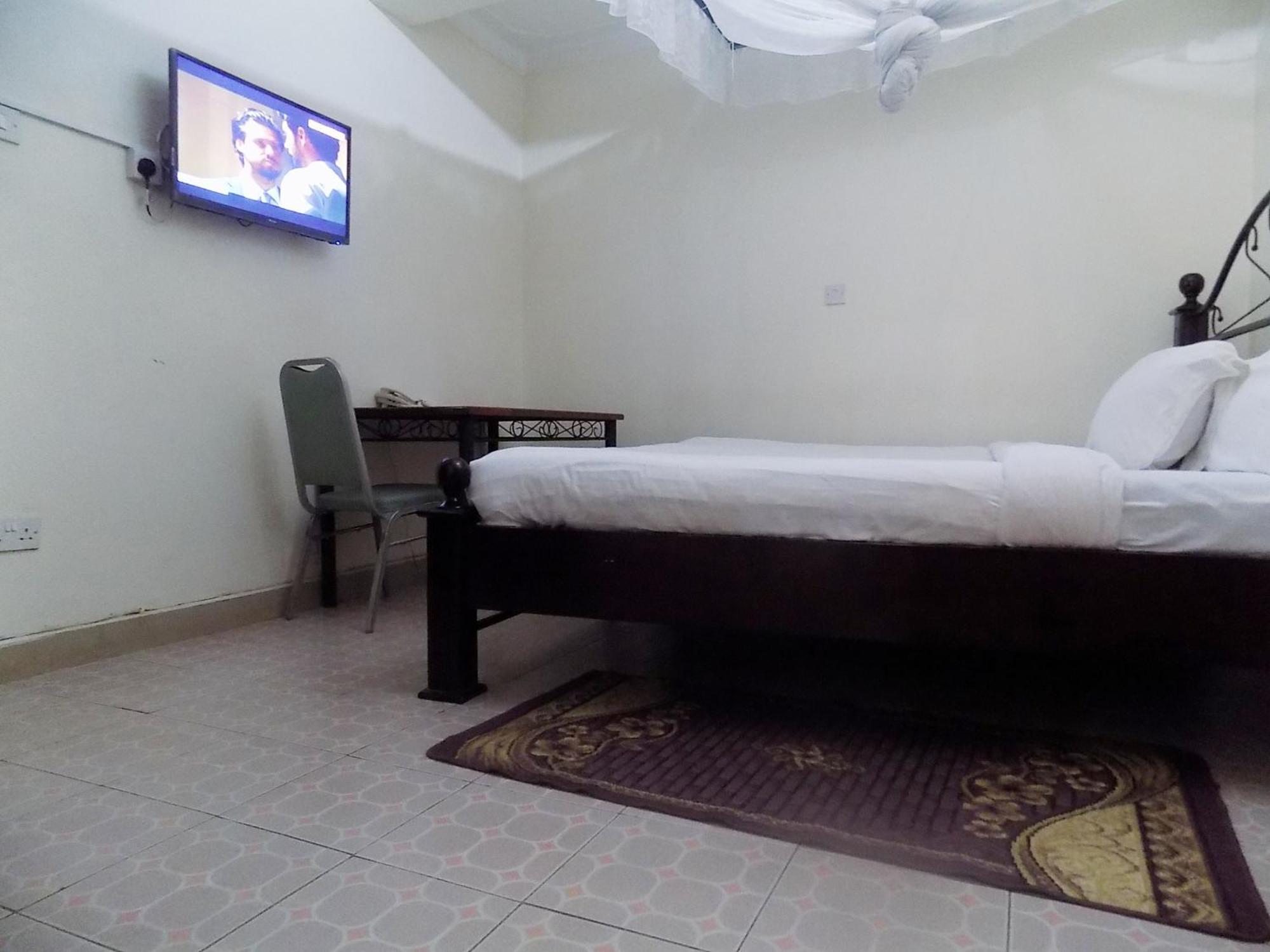 G-One Hotel Kampala Luaran gambar
