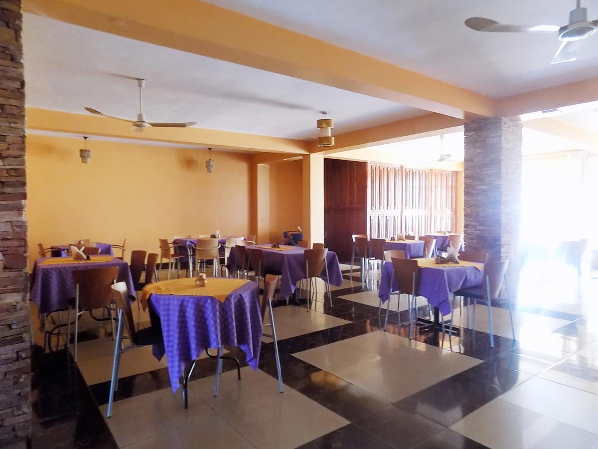 G-One Hotel Kampala Luaran gambar