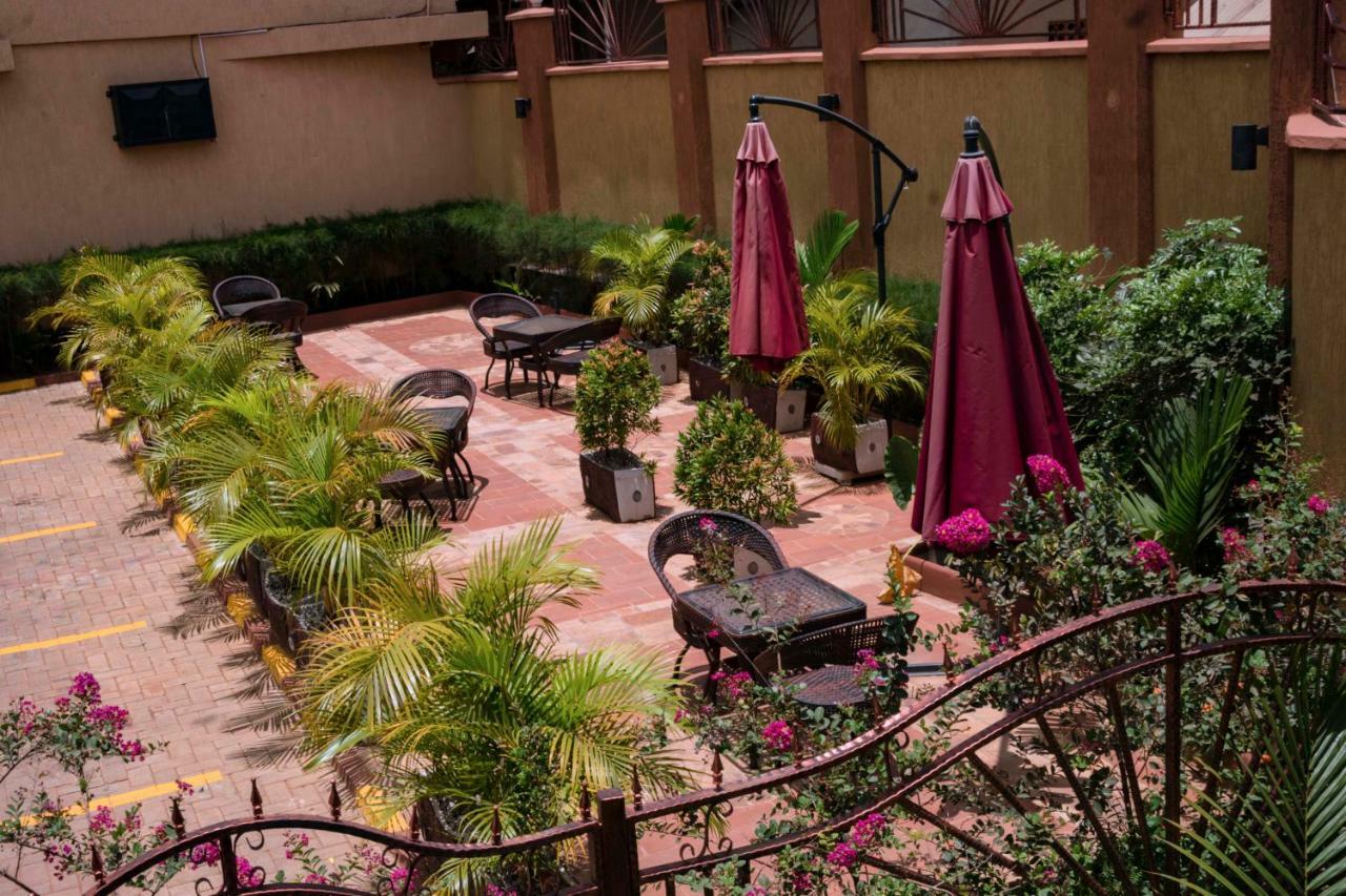 G-One Hotel Kampala Luaran gambar