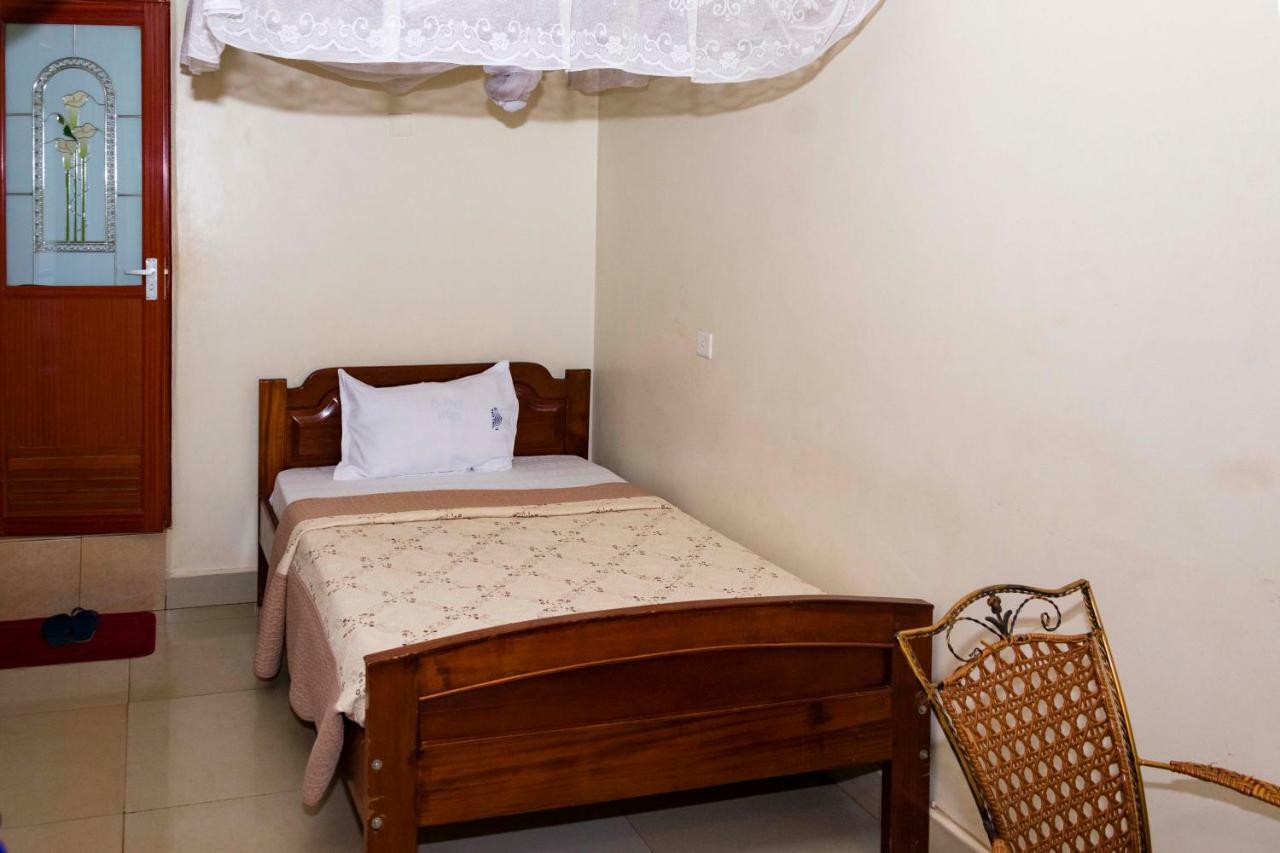 G-One Hotel Kampala Luaran gambar