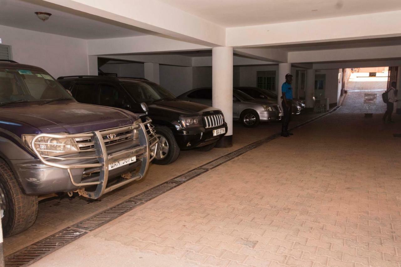 G-One Hotel Kampala Luaran gambar