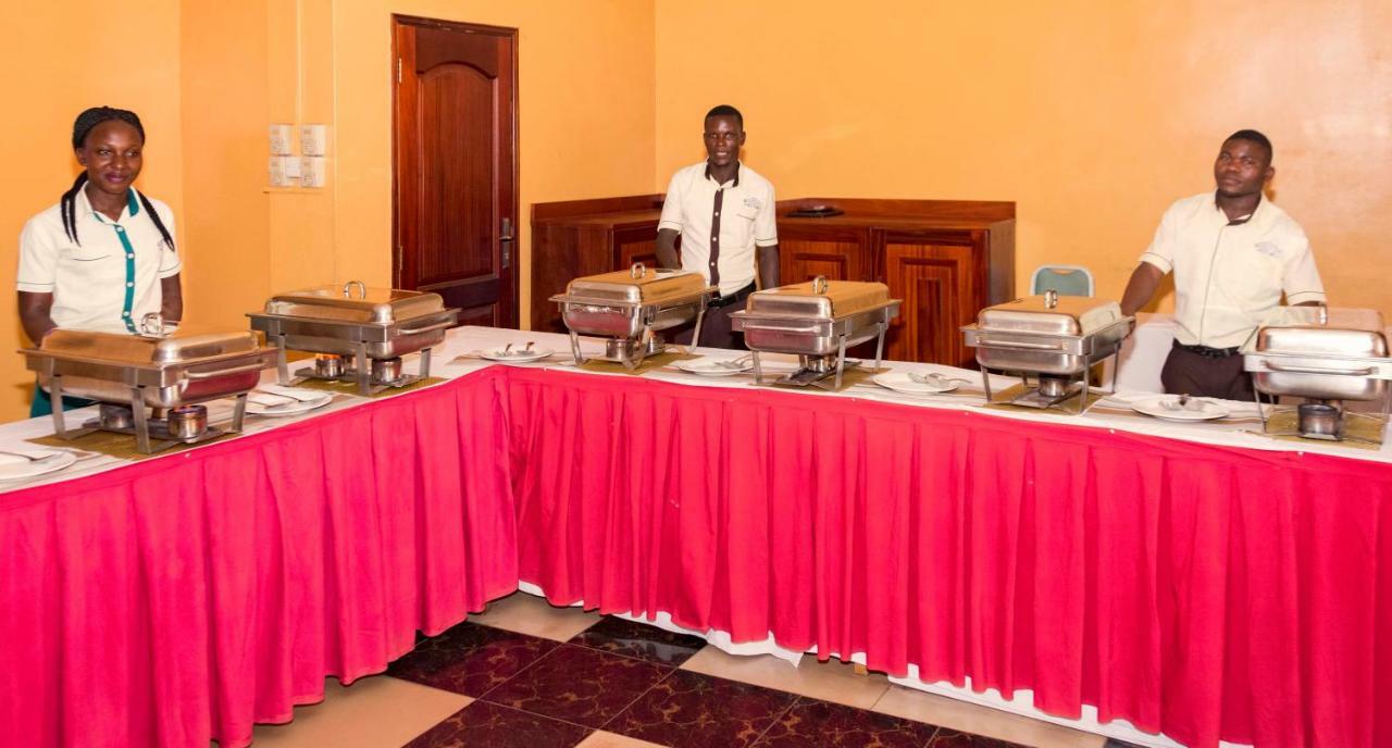 G-One Hotel Kampala Luaran gambar